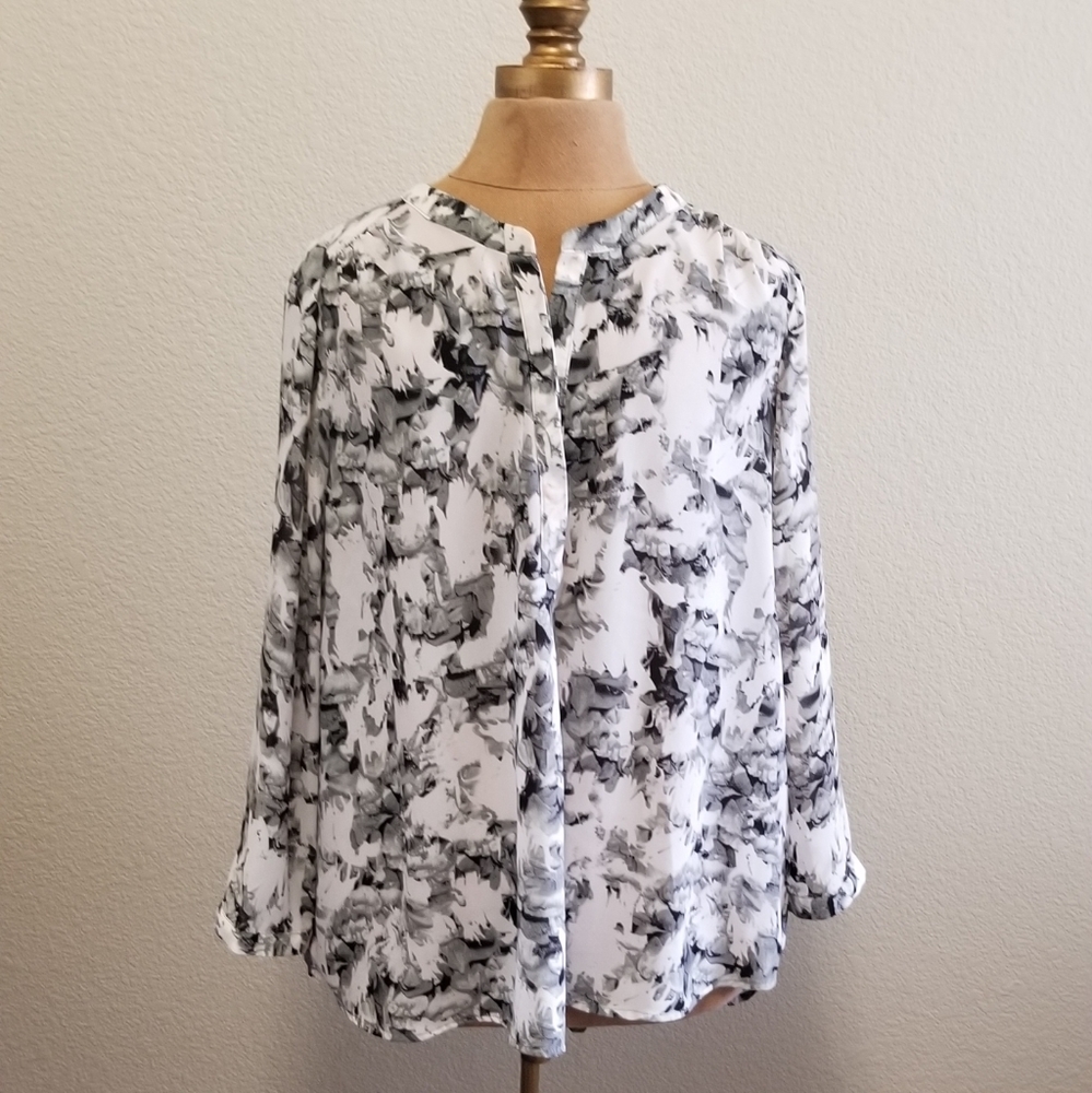 Katherine Barclay full Black/Grey/White floral top